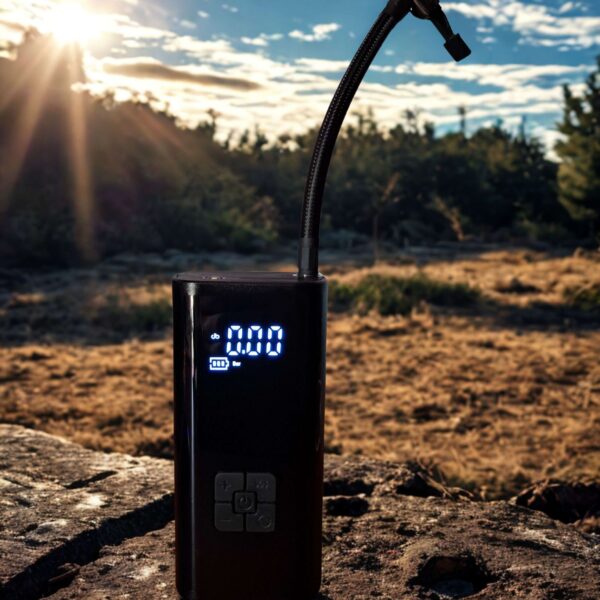 BikeHeart 🔋 Akkumulátoros Hordozható Kompresszor – LED-del, Powerbank funkcióval